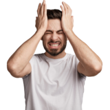 hombre joven barba camiseta blanca